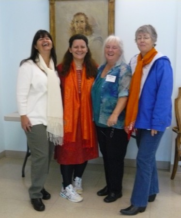 Από δεξία, Jeanne, Mona, Χαριτίνη, Mary